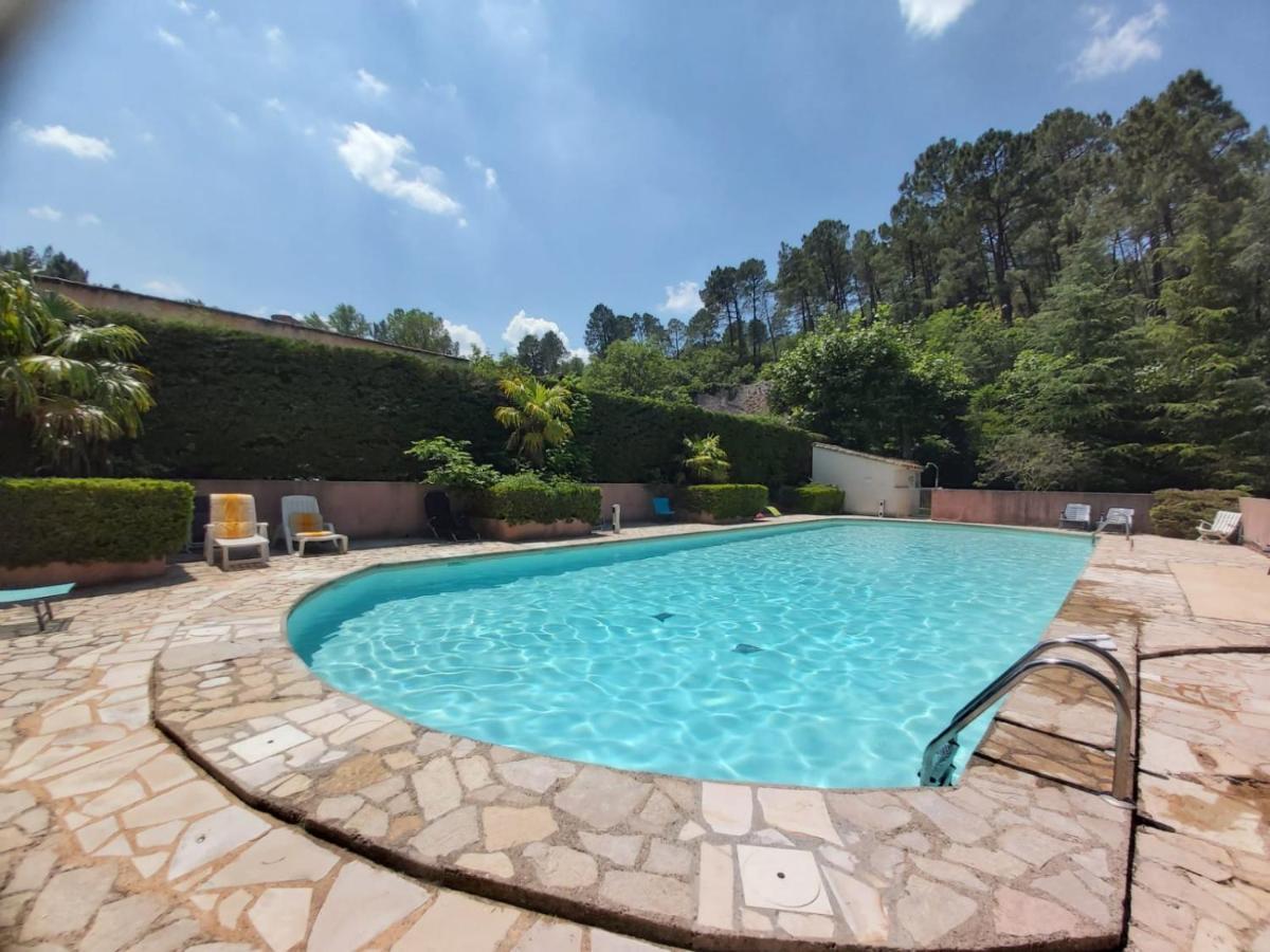 Eblouissant Appartement Au Calme D'Une Residence Avec Piscine Idealement Situe Au Pied Du Colorado Provencal Dans Le Prestigieux Luberon Rustrel Zewnętrze zdjęcie