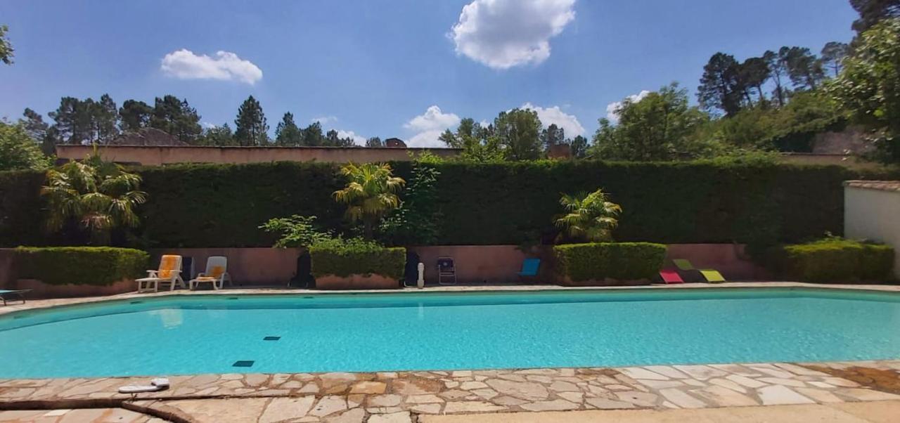 Eblouissant Appartement Au Calme D'Une Residence Avec Piscine Idealement Situe Au Pied Du Colorado Provencal Dans Le Prestigieux Luberon Rustrel Zewnętrze zdjęcie