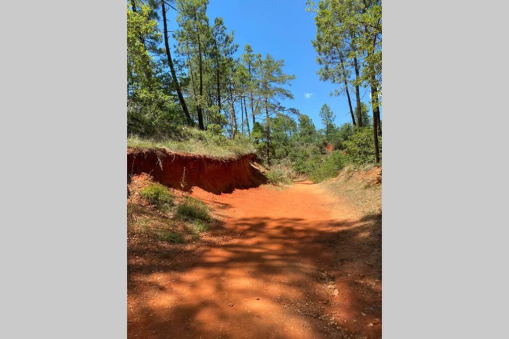 Eblouissant Appartement Au Calme D'Une Residence Avec Piscine Idealement Situe Au Pied Du Colorado Provencal Dans Le Prestigieux Luberon Rustrel Zewnętrze zdjęcie