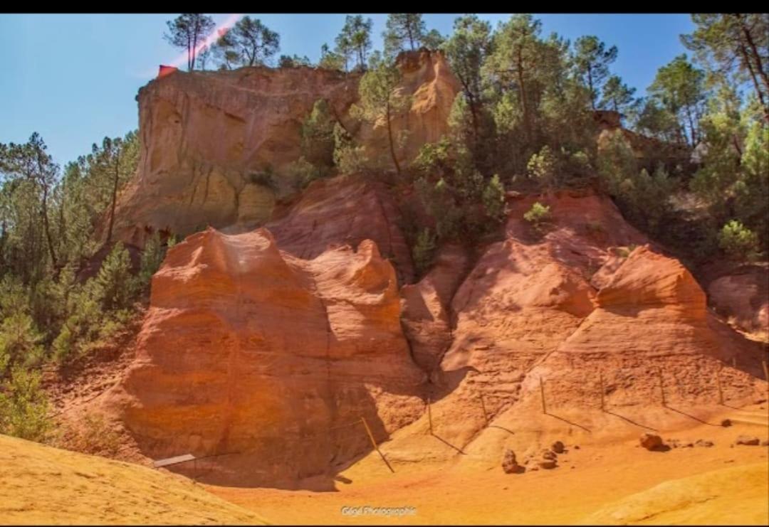 Eblouissant Appartement Au Calme D'Une Residence Avec Piscine Idealement Situe Au Pied Du Colorado Provencal Dans Le Prestigieux Luberon Rustrel Zewnętrze zdjęcie